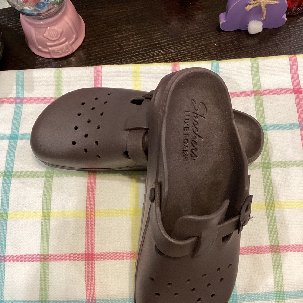NWOT -Skechers Luxe Foam - Choc. Brown Slip-On Clogs with Vent Holes - Sz  10!!! - Picture 11 of 11